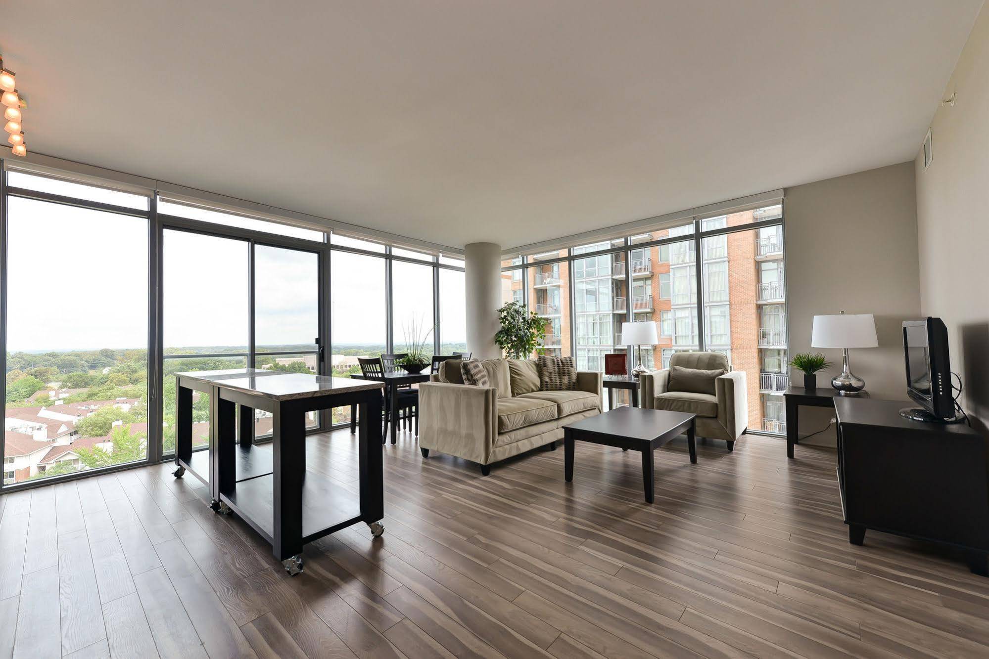 Ovation At Park Crest By Bridgestreet Hotel Тайсънс Корнър Екстериор снимка